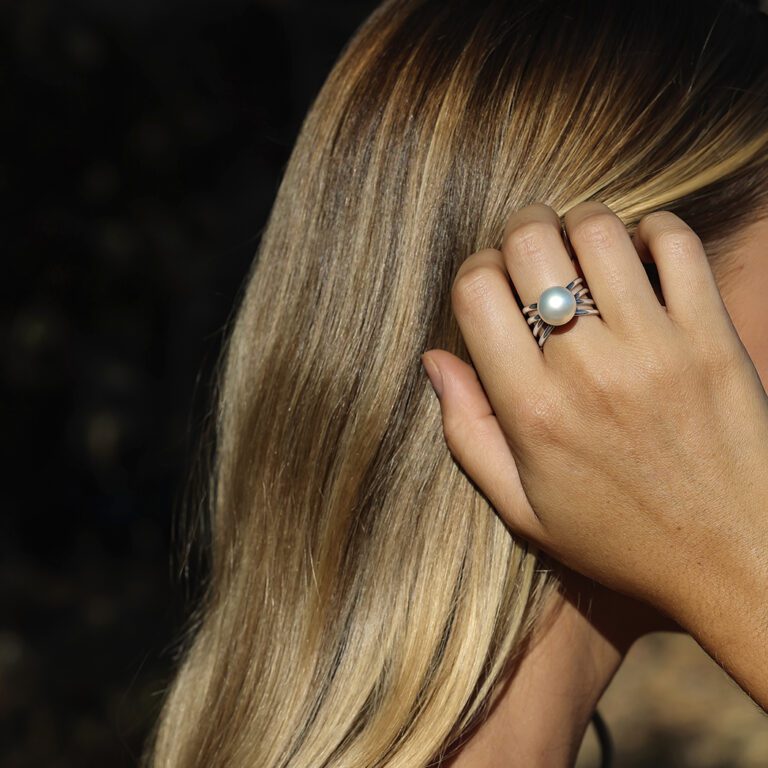 Unity Ring white gold lifestyle