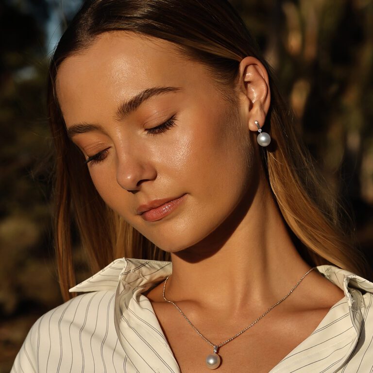 Simplicity Earrings white gold lifestyle