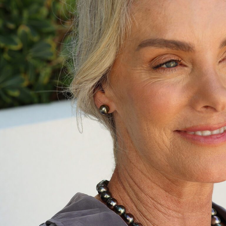 235483 Round Tahitian Pearl Studs YG - content