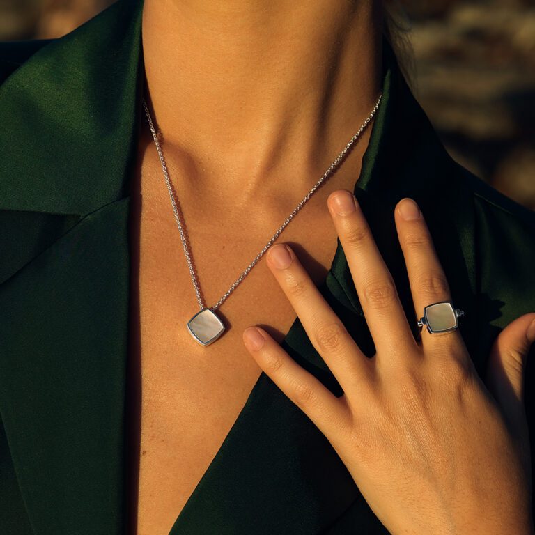 Dia Pendant MOP lifestyle