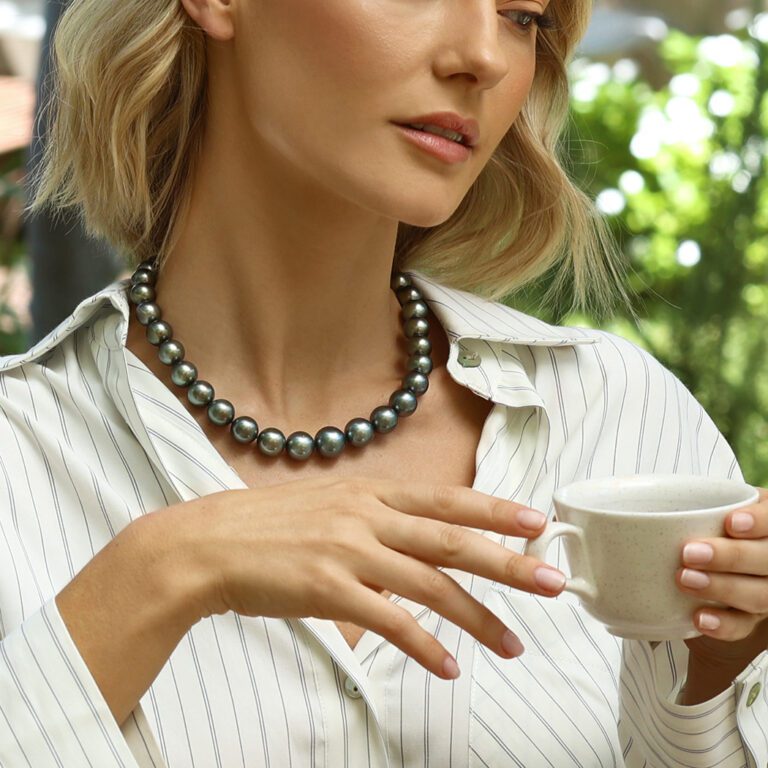 305169 Tahitian Strand Content